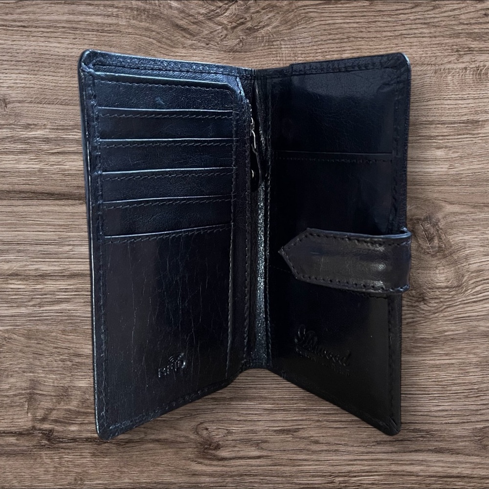 ASHWOOD Black Leather‎ Bilfold Button Closure with RFID technology.